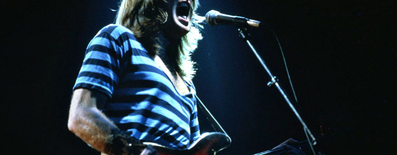 CLIFF WILLIAMS JETTE L’ÉPONGE