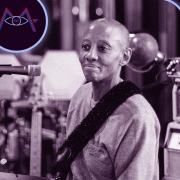 GAIL ANN DORSEY TIENT LA BASSE POUR -M-