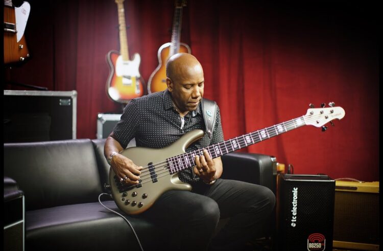 Nathan East a enregistré pour Judas Priest